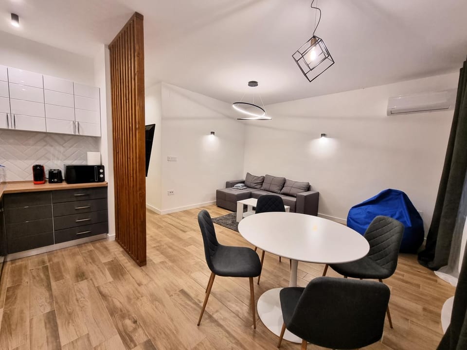 Coffee/tea facilities, Kitchen or kitchenette, Living room, Seating area, Dining area, minibar