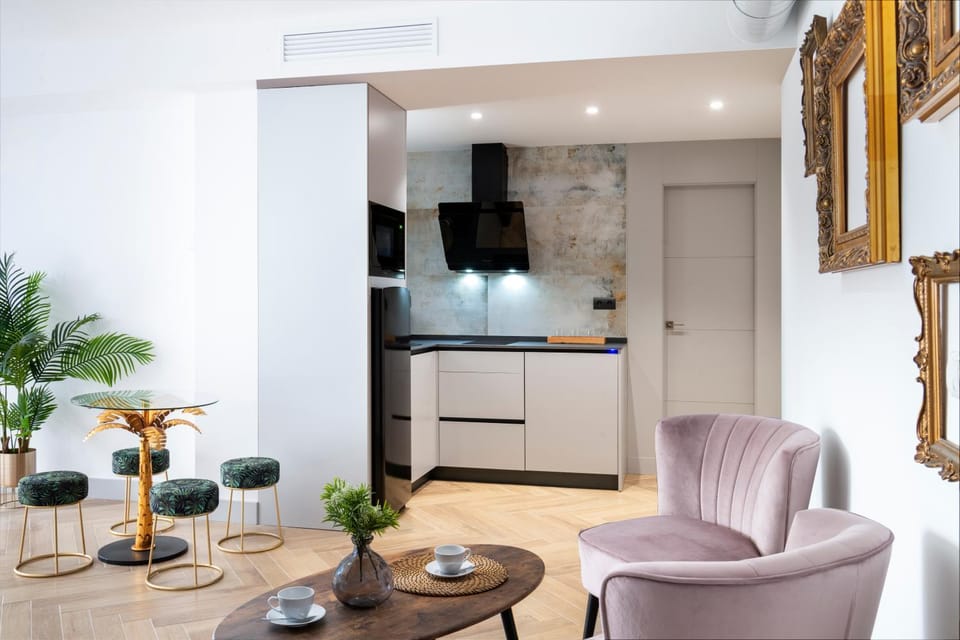 Kitchen or kitchenette, Dining area, kitchen