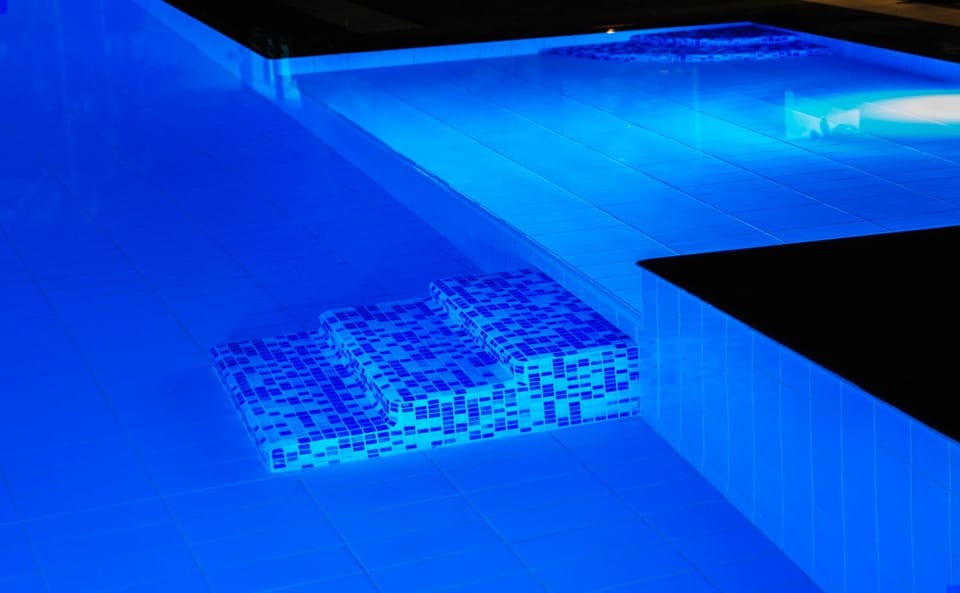 Swimming pool, Swimming pool