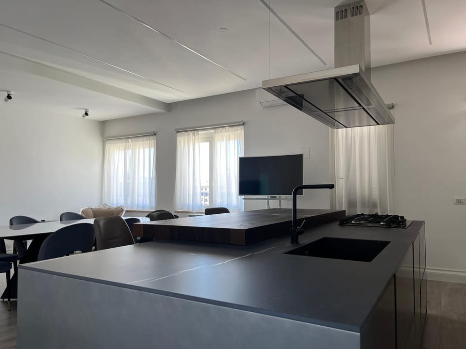 Communal lounge/ TV room, TV and multimedia, Kitchen or kitchenette, Dining area