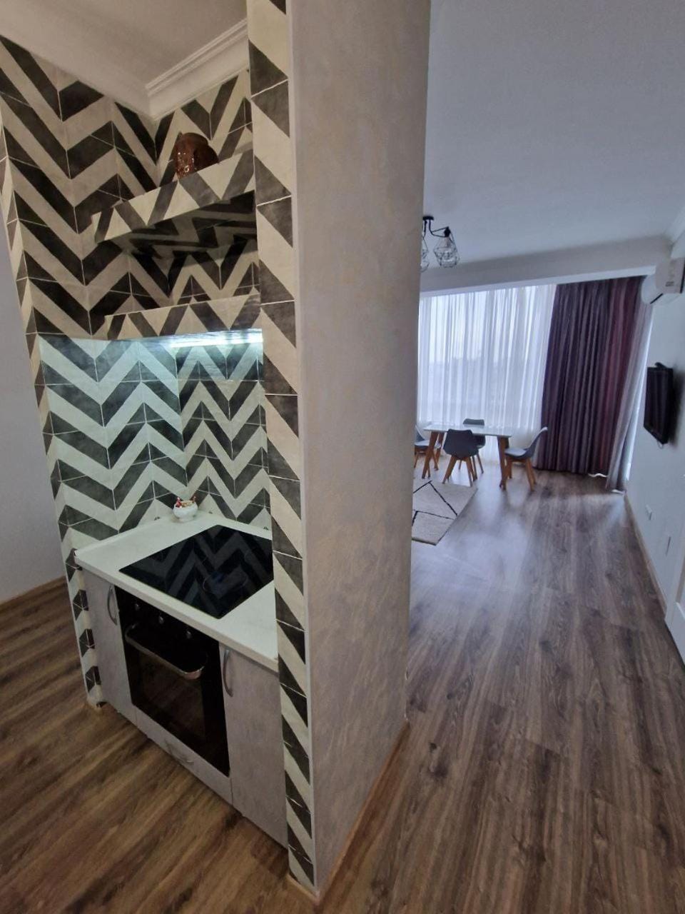 Living room, pet friendly, kitchen