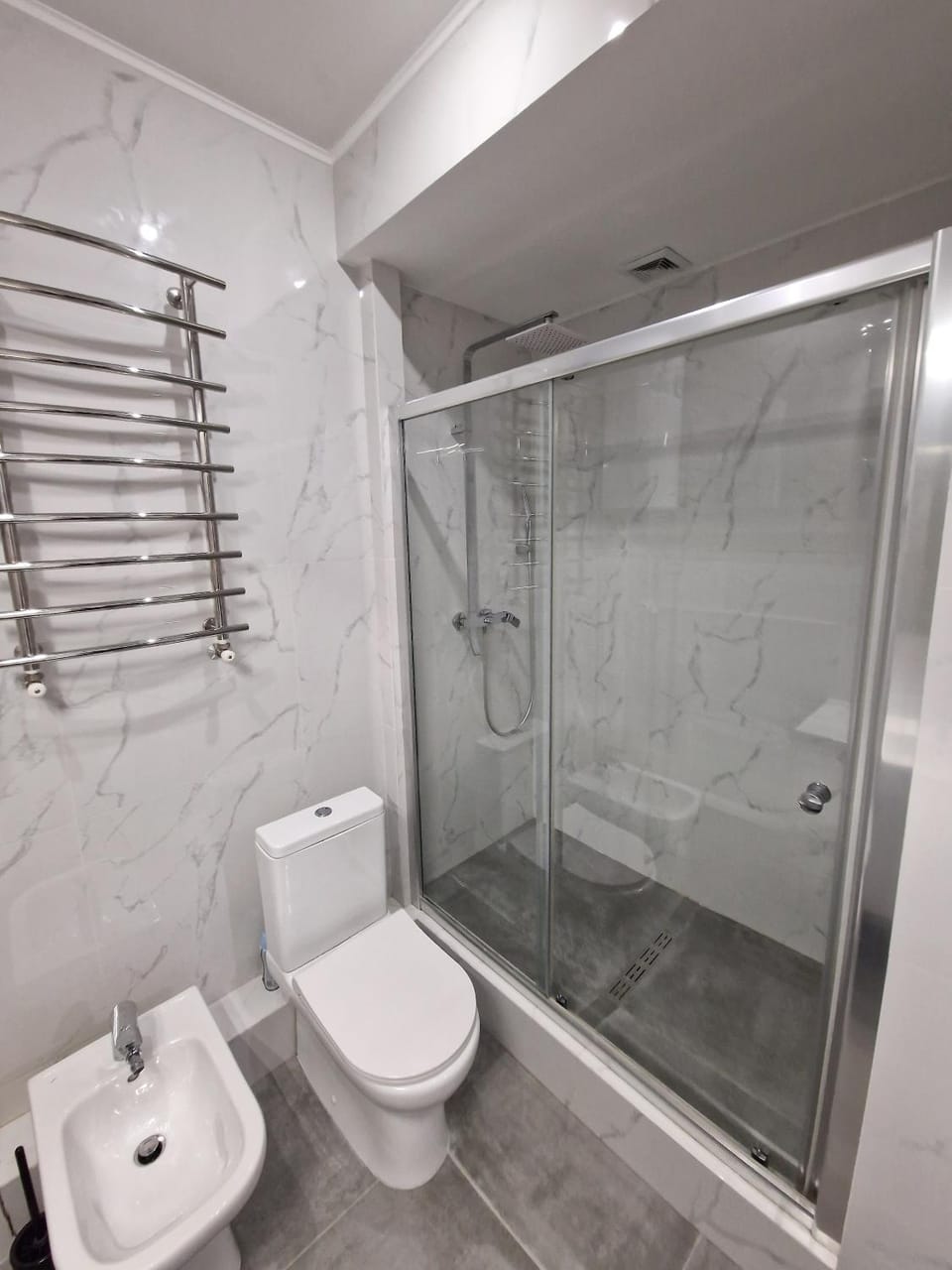 Shower, Toilet