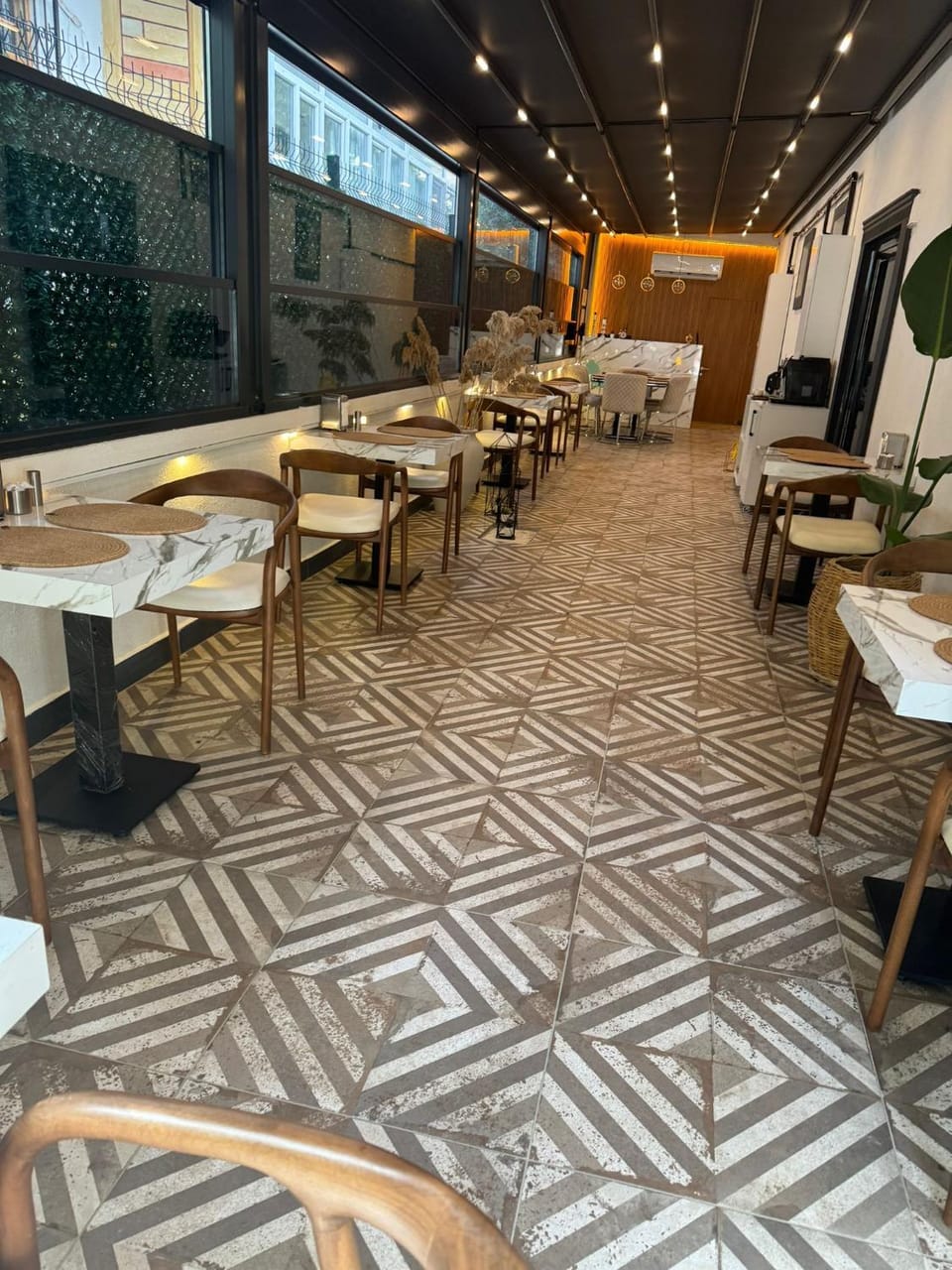 Restaurant/places to eat, Seating area
