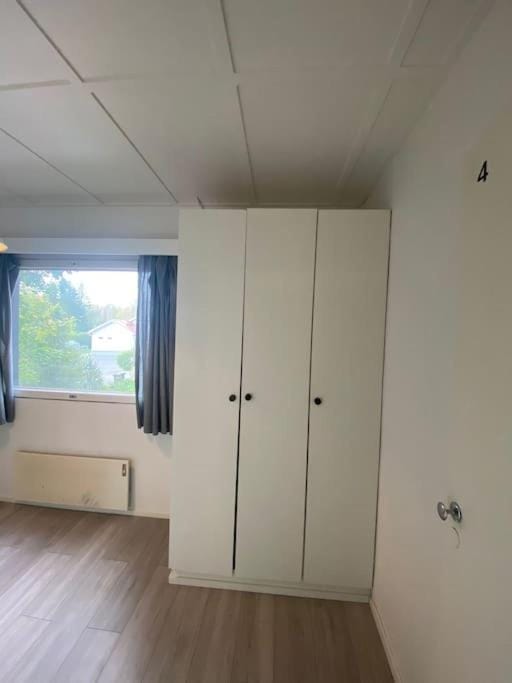 Kotimaailma Rooms Kivikkotie, room 4 Apartment in Uusimaa