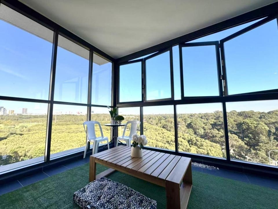 Serene Parkside Retreat 2Brs@ close 2 Olympic park Apartment in Sydney