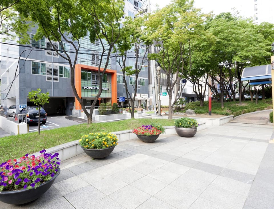 Property building, Facade/entrance