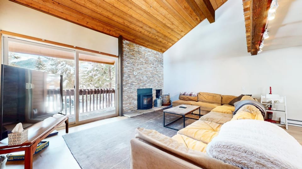 Snowcreek I #52 condo Apartment in Mammoth Lakes