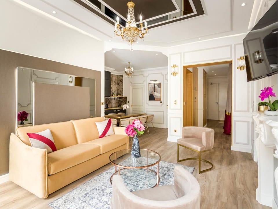 TV and multimedia, Kitchen or kitchenette, Living room, Dining area
