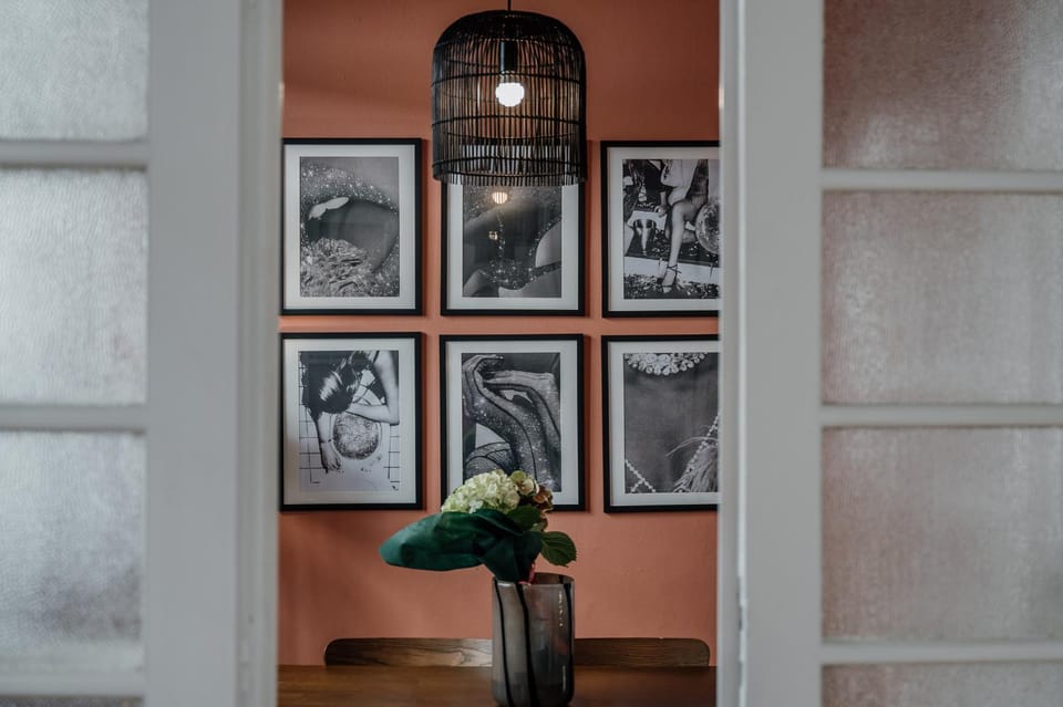 Rouge Apartment in Athens