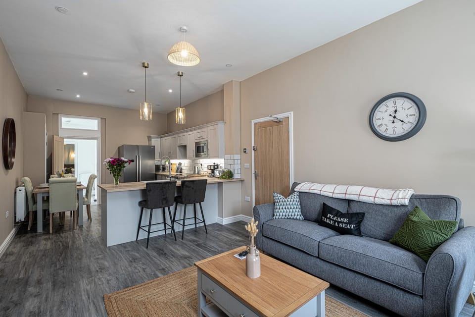 Communal lounge/ TV room, Kitchen or kitchenette, Seating area