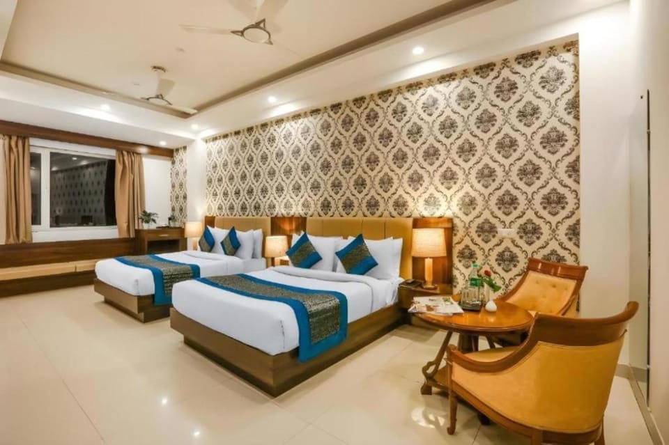 Bed, TV and multimedia, Bedroom