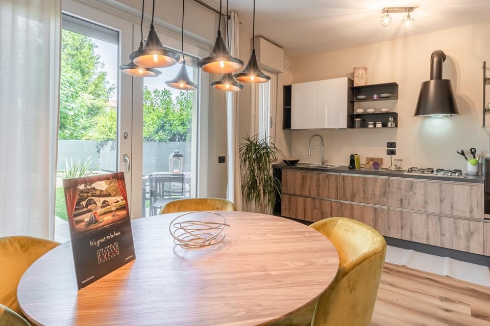 Property building, Kitchen or kitchenette, Living room