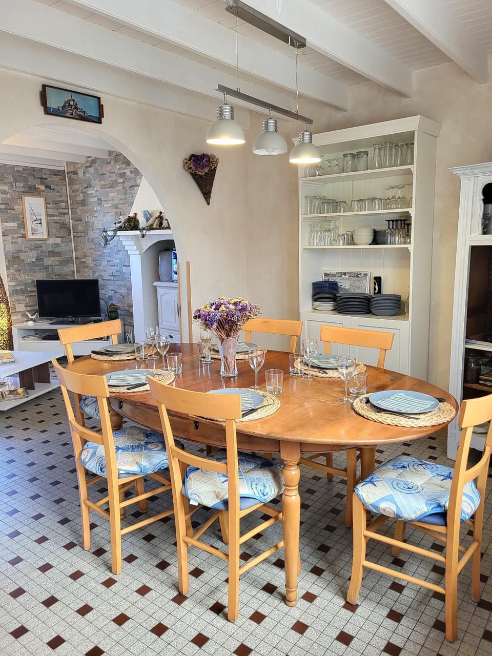 Property building, Kitchen or kitchenette, Living room