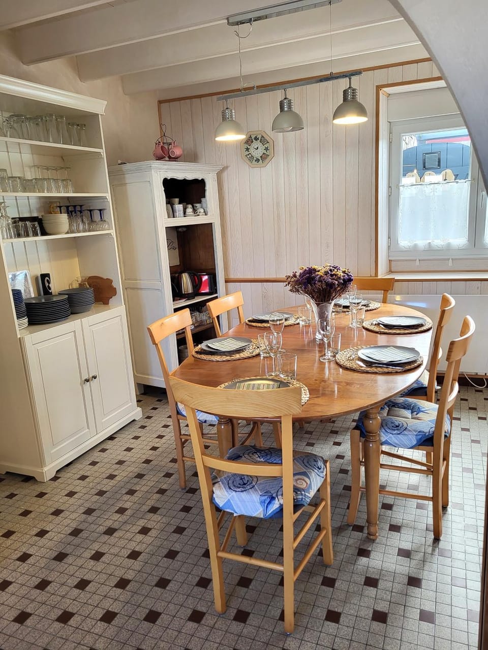 Property building, Kitchen or kitchenette, Living room