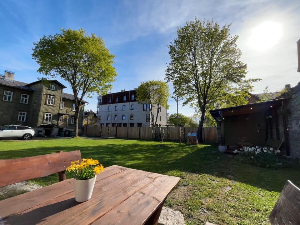 Garden Studio next to Telliskivi & Old Town Apartment in Tallinn