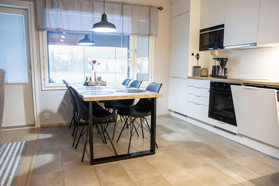 Kitchen or kitchenette, Dining area, minibar, oven, pet friendly, stove