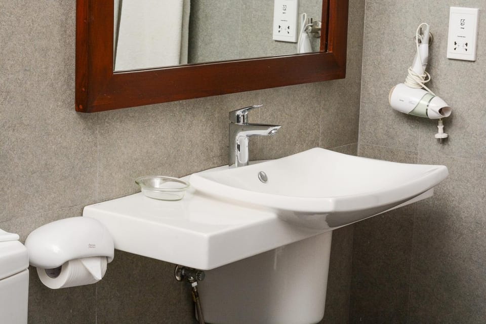 Bathroom, towels
