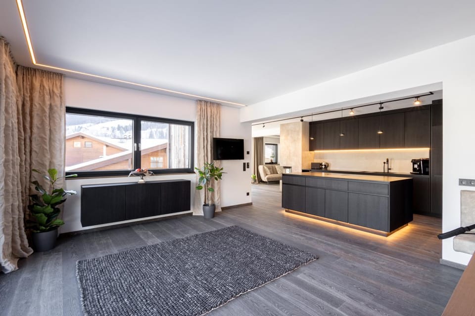 Dining area, kitchen