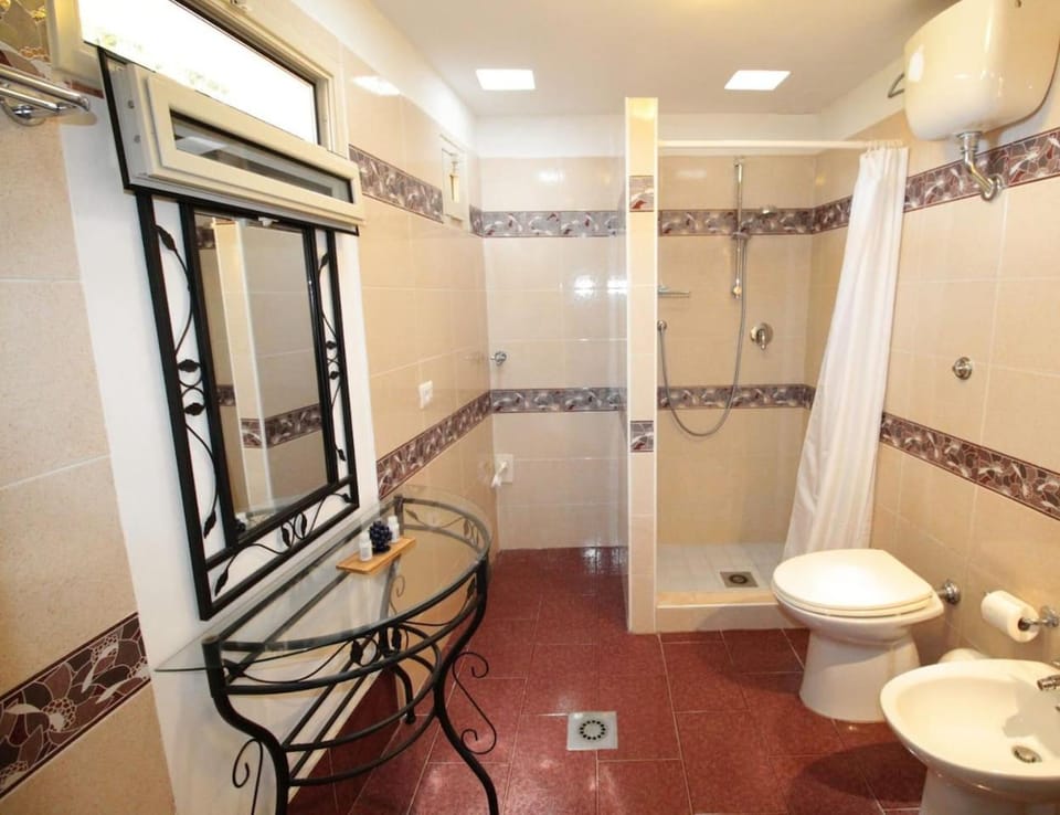 Shower, Toilet, Bathroom, bidet