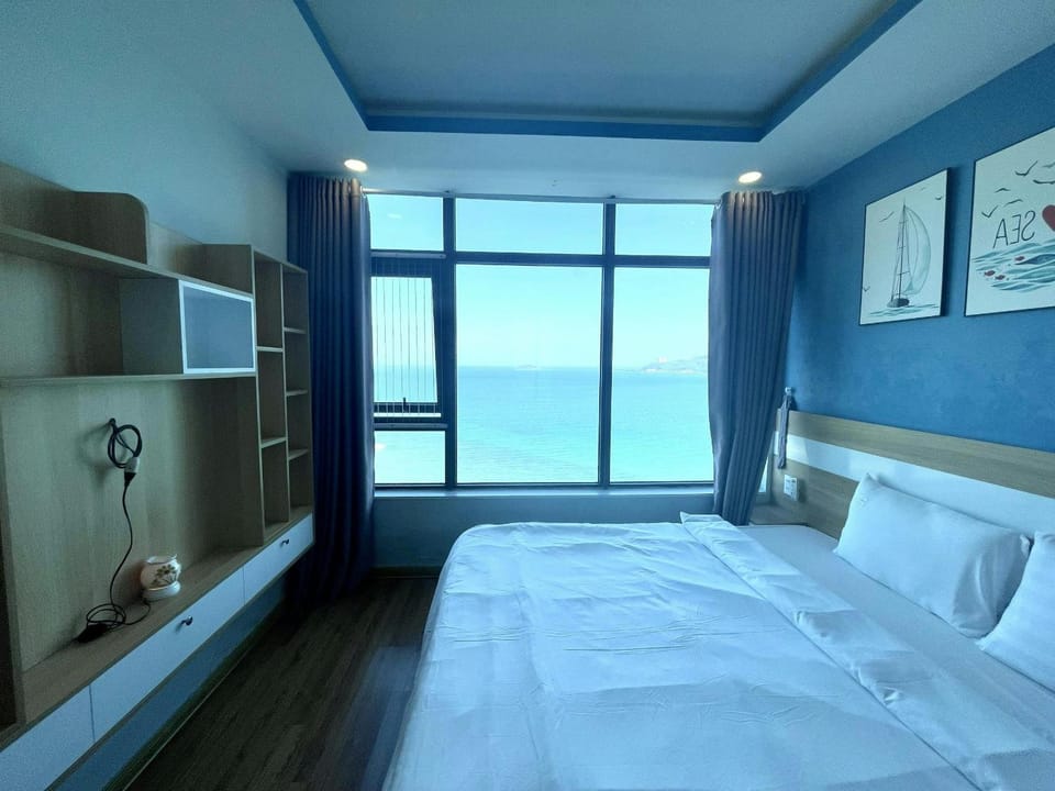 Bed, Natural landscape, Photo of the whole room, Bedroom, Sea view