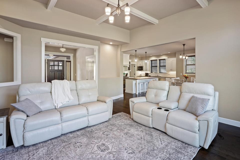 Blakely 30 Day Minimum home House in Bend