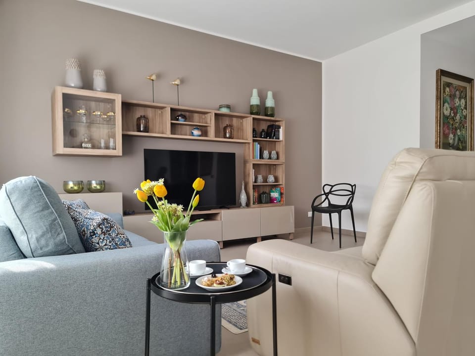 TV and multimedia, Living room, Seating area