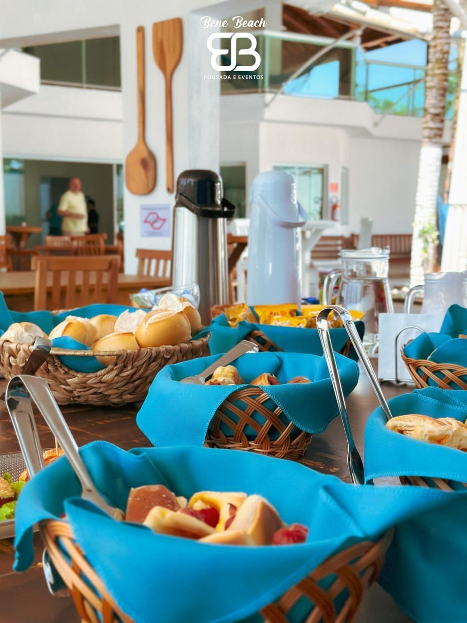 Restaurant/places to eat, Food and drinks, Seating area, Food