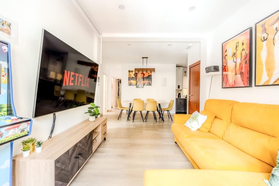 Communal lounge/ TV room, TV and multimedia, Living room