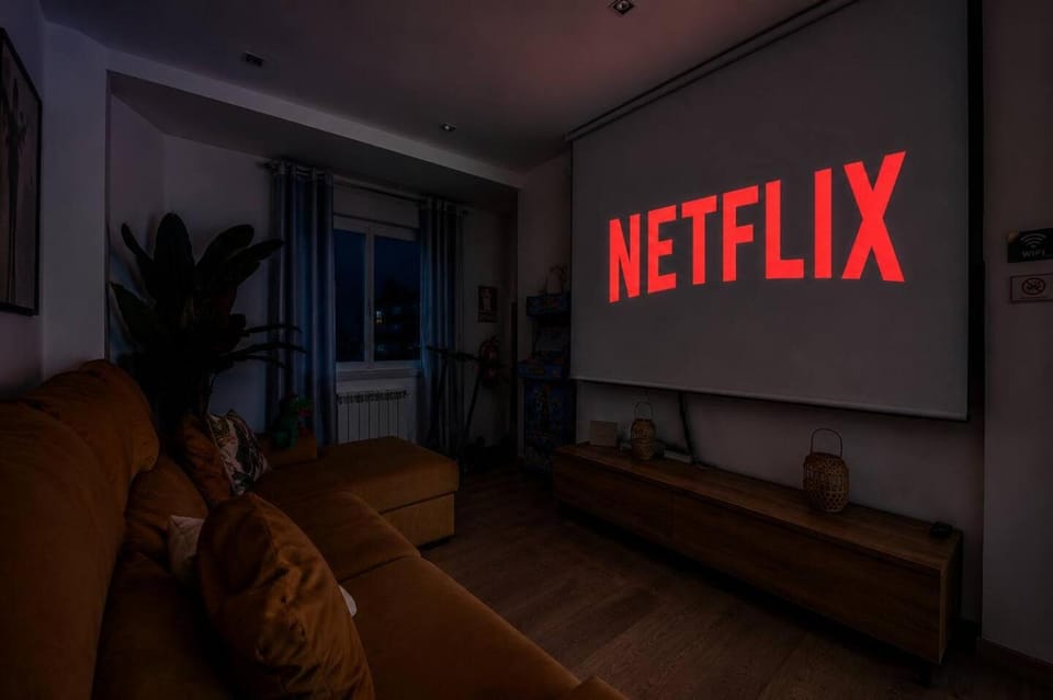Communal lounge/ TV room, TV and multimedia, Living room, Seating area