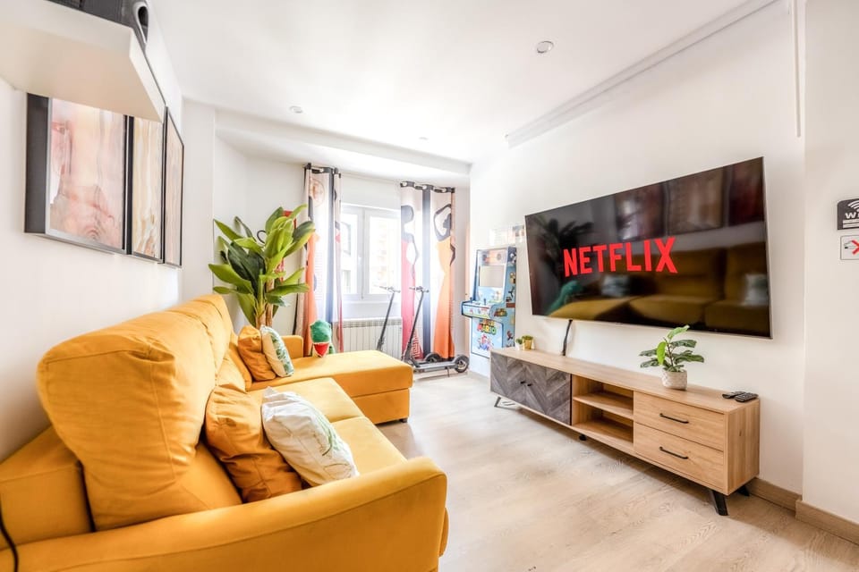 Communal lounge/ TV room, TV and multimedia, Living room
