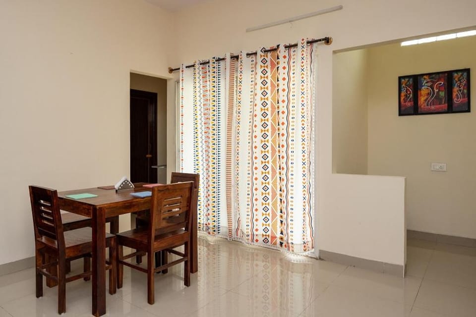 Contemporary apartment with balcony, Bangalore Apartment in Bengaluru