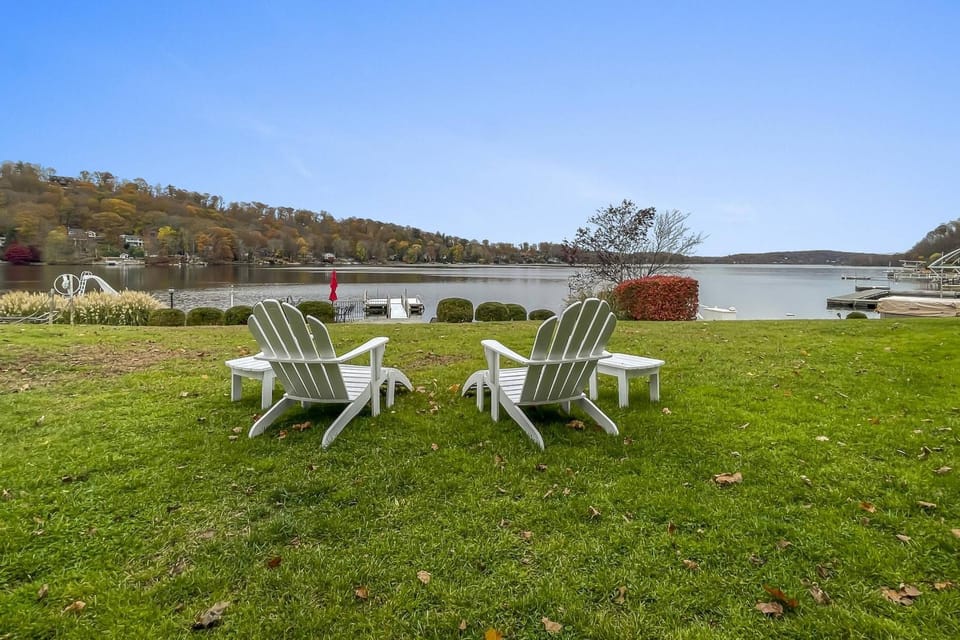 Candlewood Lake House House in New Fairfield
