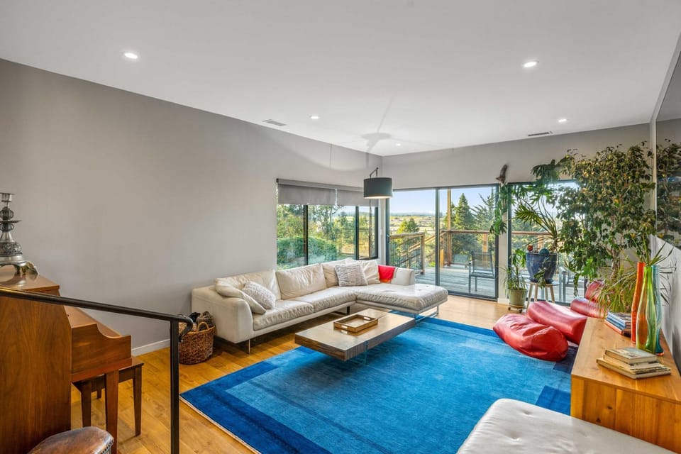 Private Pool & Large Deck: Modern Cotati Villa! Villa in Sonoma County