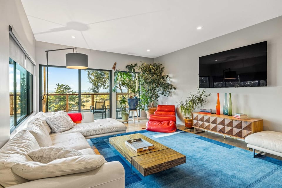Private Pool & Large Deck: Modern Cotati Villa! Villa in Sonoma County