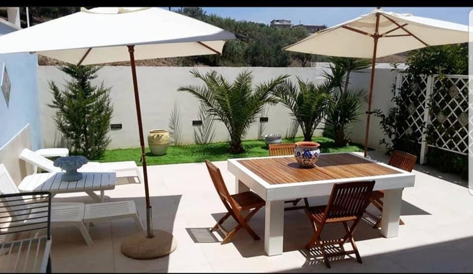Patio, Garden, Dining area
