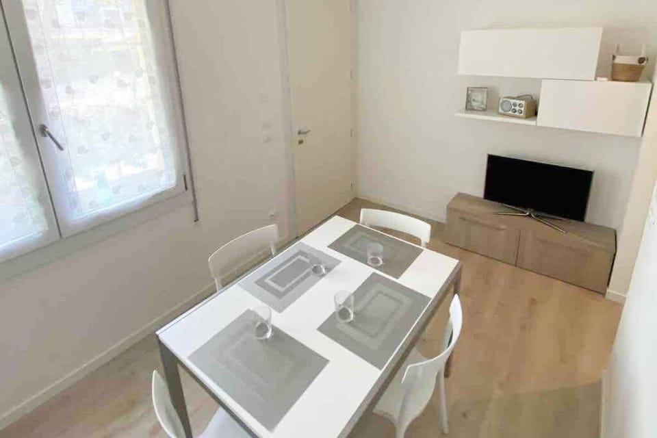 TV and multimedia, Living room, Seating area, hair dresser