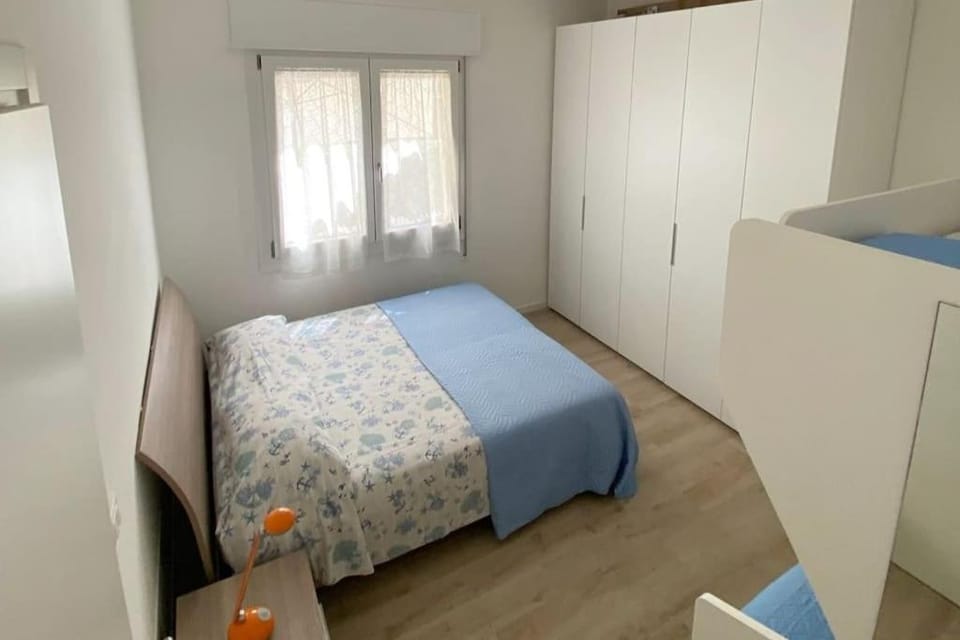 Bed, Photo of the whole room, Bedroom, wardrobe