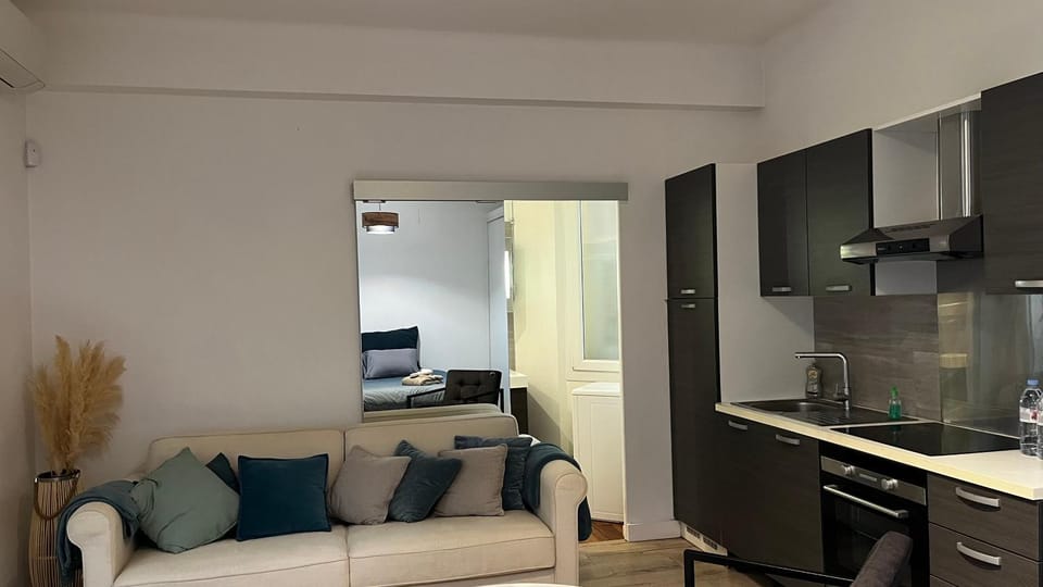 Kitchen or kitchenette, Seating area, pet friendly, stove