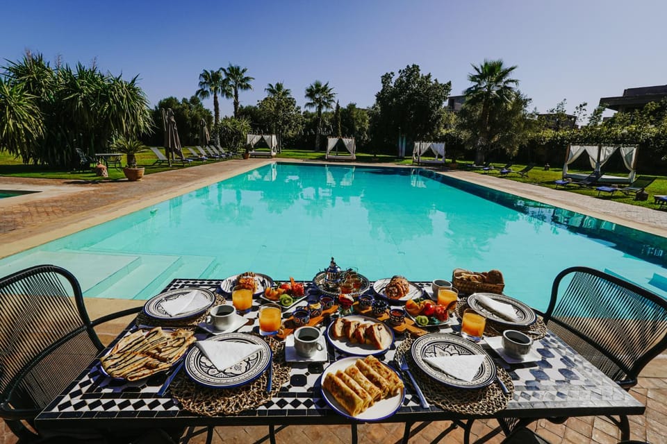 Restaurant/places to eat, Swimming pool, Breakfast