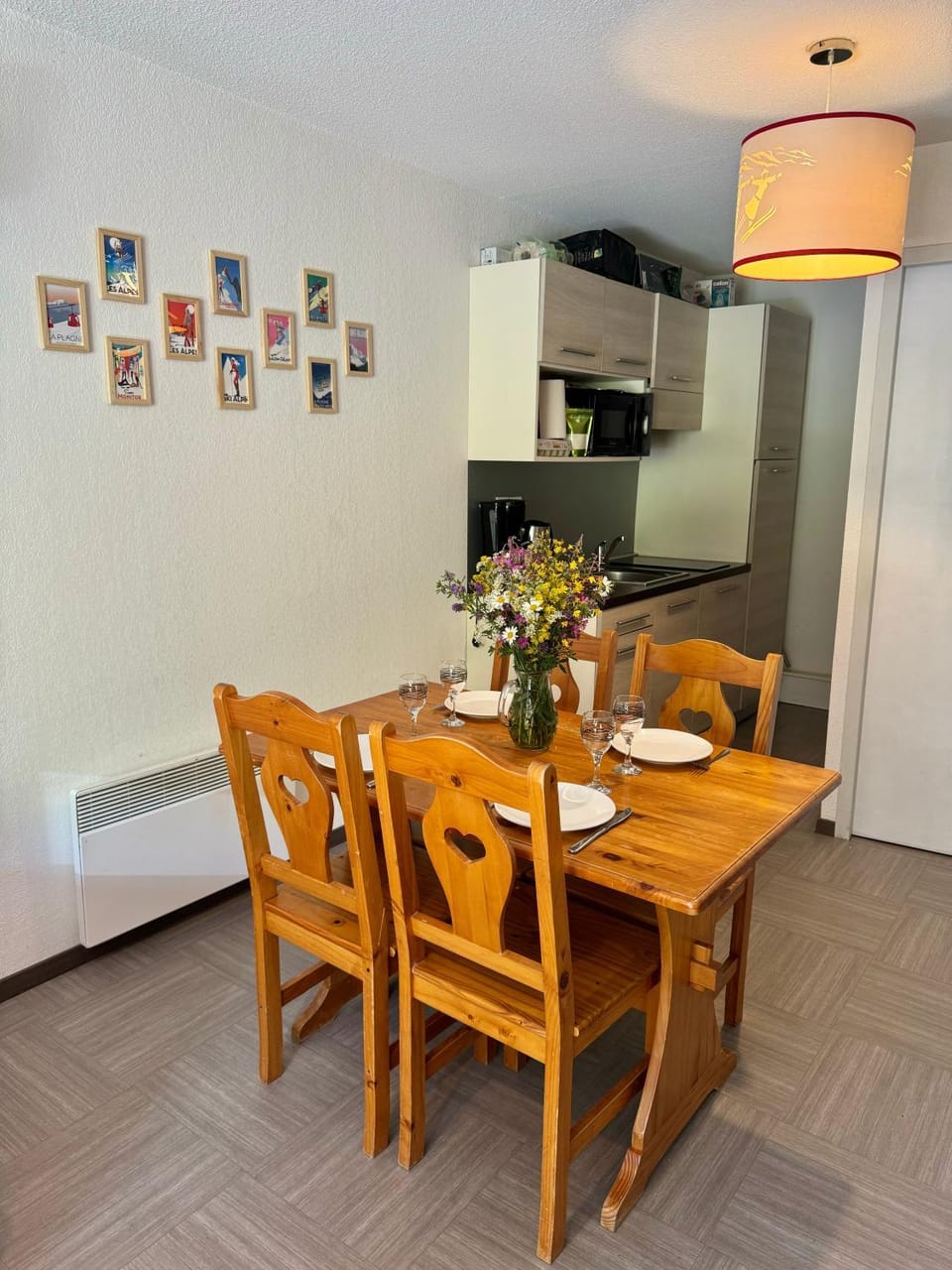 Kitchen or kitchenette, Dining area, stove