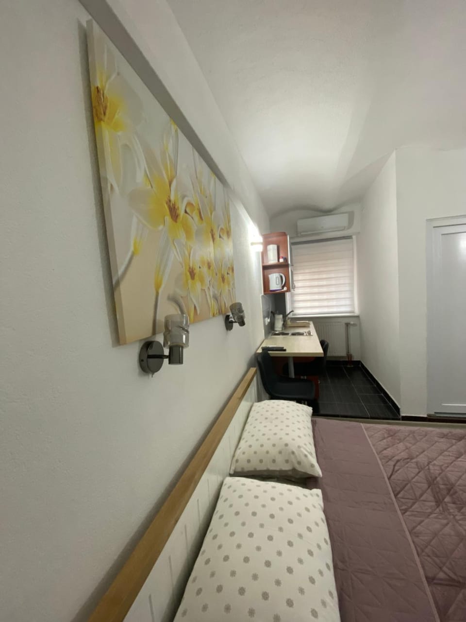 Bed, Kitchen or kitchenette, Seating area