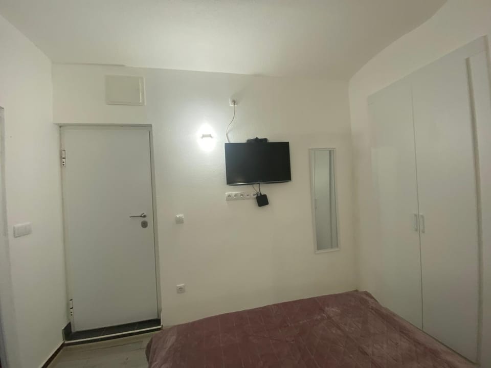 TV and multimedia, wardrobe