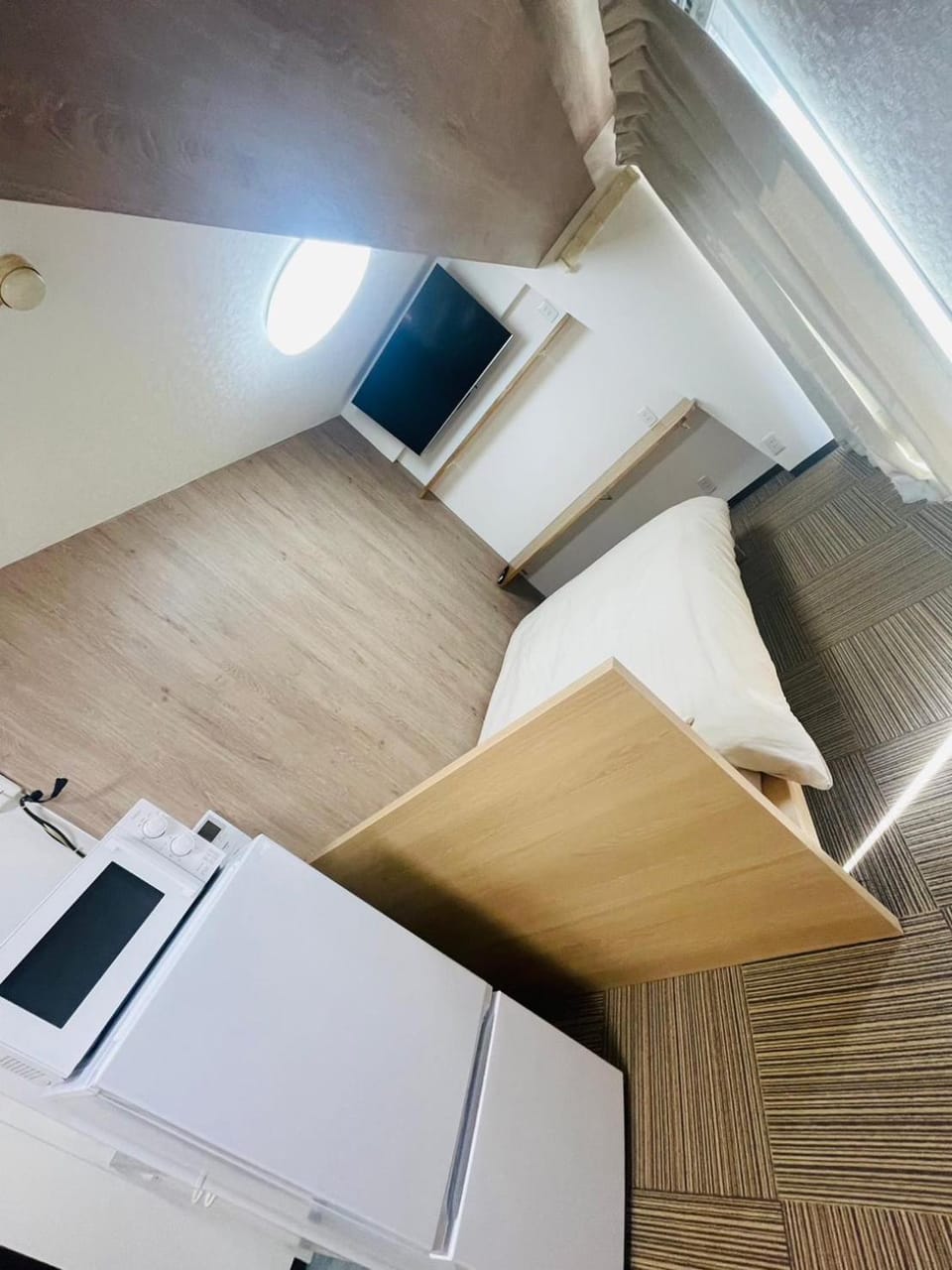 Bed, TV and multimedia, Bedroom, microwave