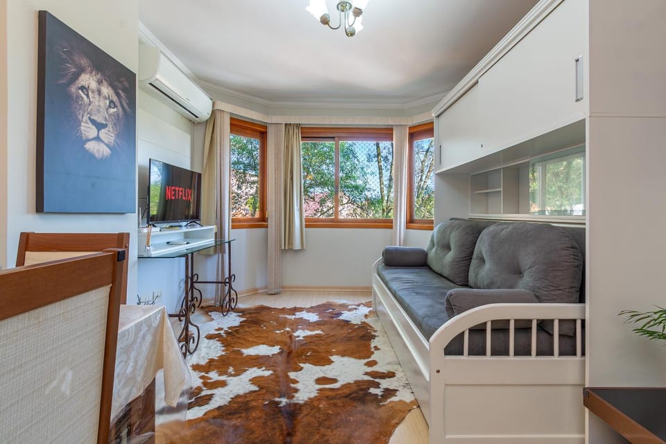 Communal lounge/ TV room, TV and multimedia, Living room, Seating area, Evening entertainment