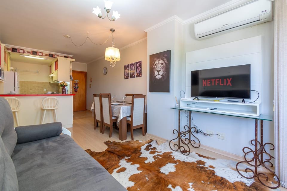 Communal lounge/ TV room, TV and multimedia, Living room, Seating area, Evening entertainment, air conditioner