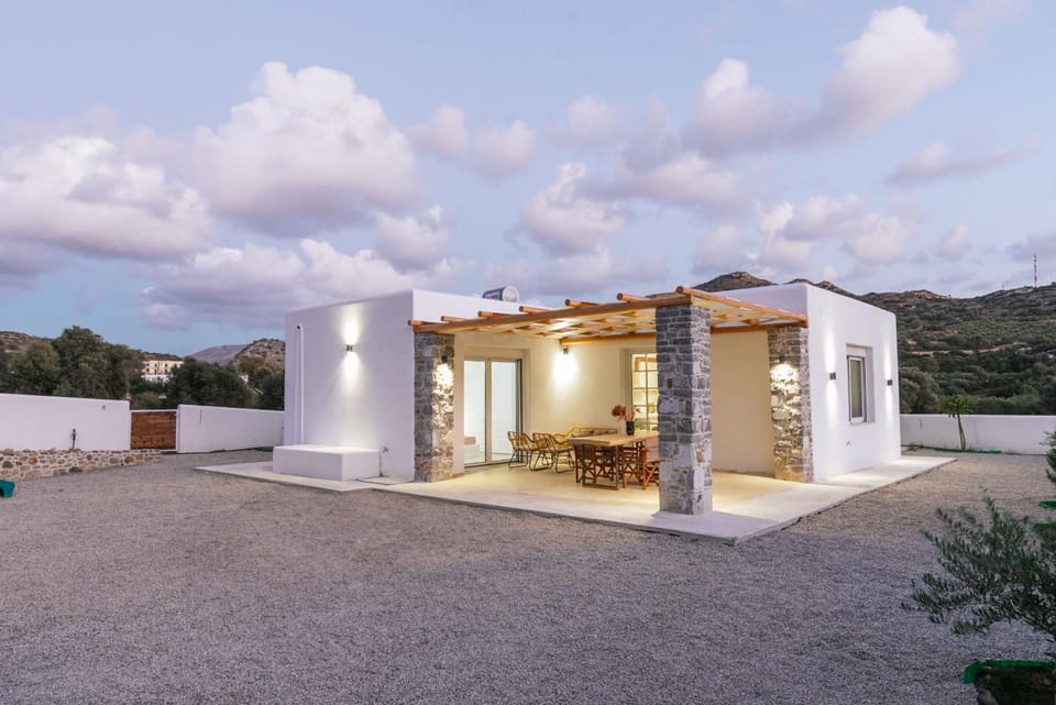 Property building, Garden, Balcony/Terrace