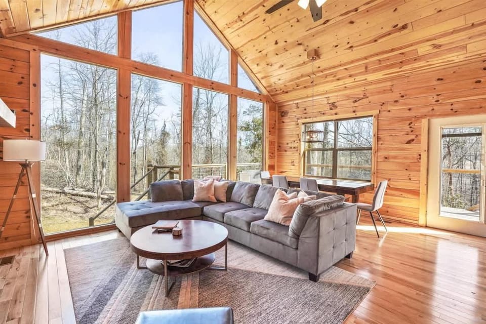 Fern Woods A modern take on Hocking Hills cabins Cabin in Ohio