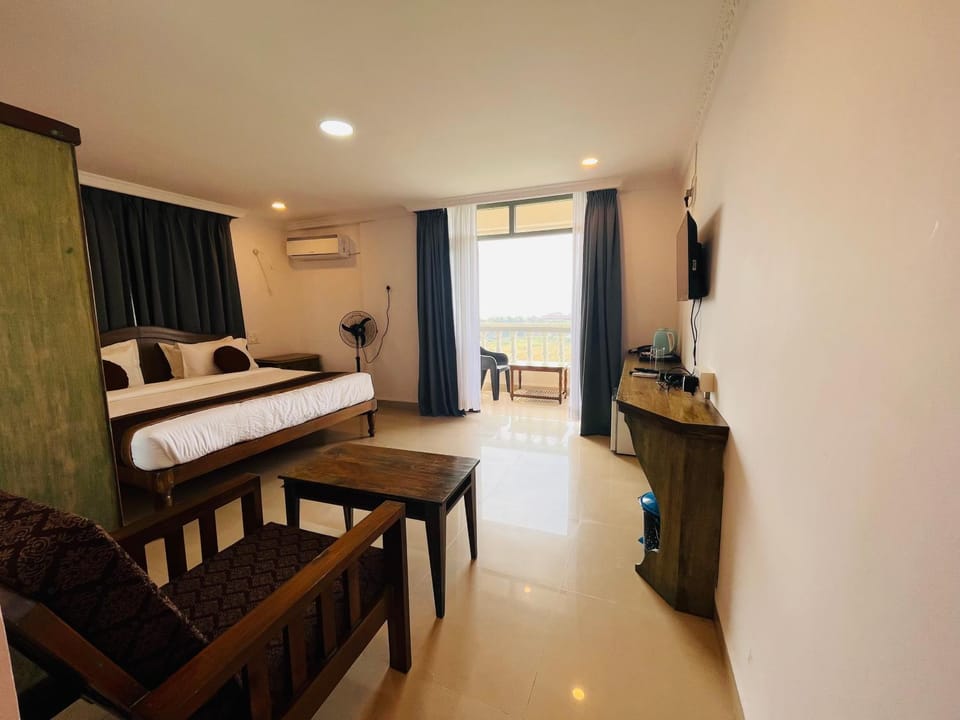 Living room, Photo of the whole room, Seating area, Dining area, Bedroom, hair dresser, air conditioner