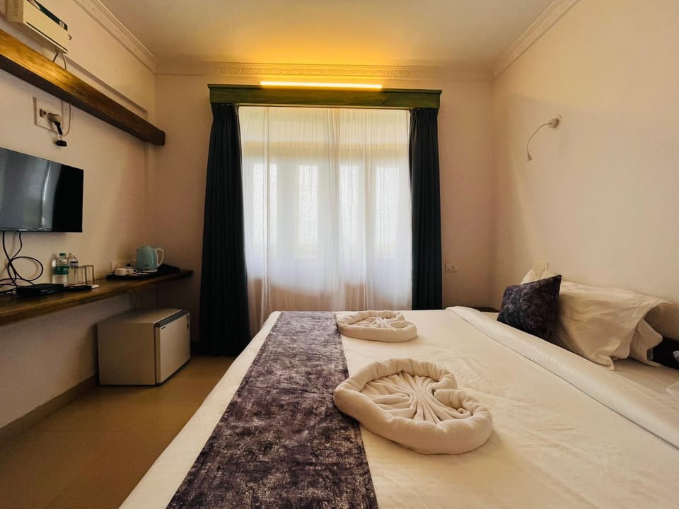 Photo of the whole room, Bedroom, air conditioner