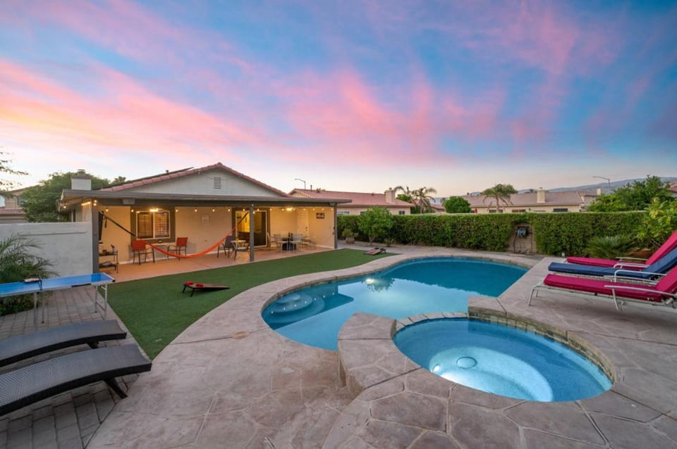 Splash Pad Pool Spa Ping Pong Bbq, Gorgoues mnt views House in La Quinta